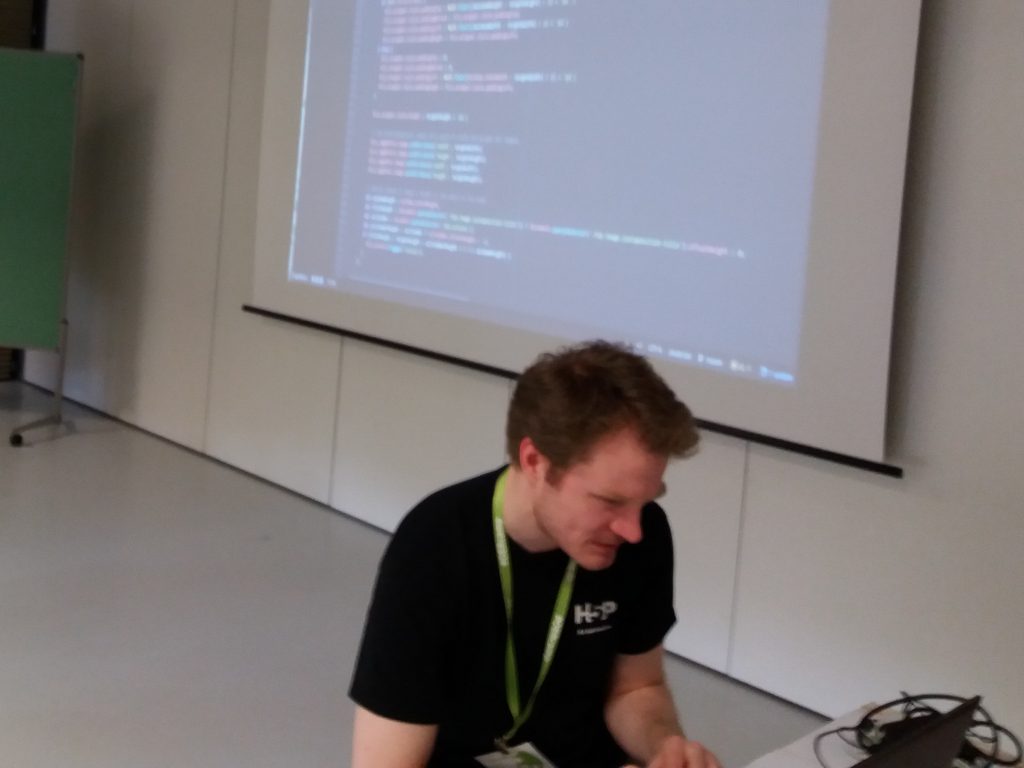 Oliver Tacke in der Session zum H5P-Hacking von Gabi Fahrenkrog für OERinfo unter CC-BY 4.0