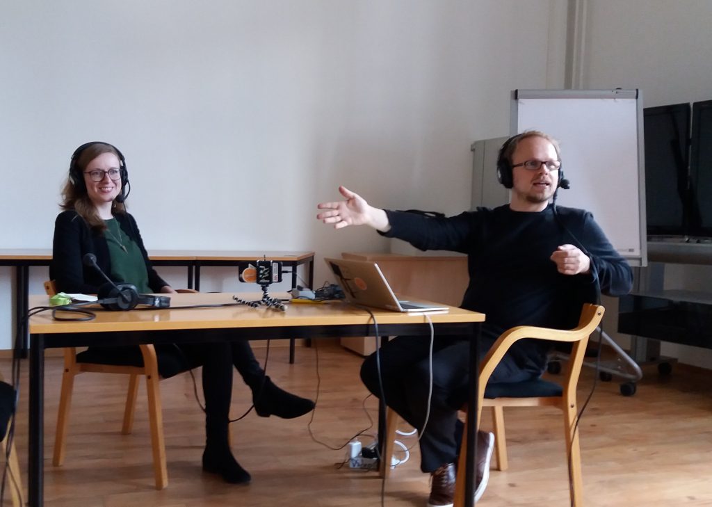 Podcast-Live-Session mit Pia Honikel (openUP) und Jöran Muuß-Merholz (OERinfo) von Gabi Fahrenkrog für OERinfo unter CC-BY 4.0