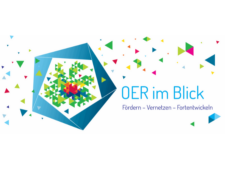 Logo OER im Blick, Pentagon aus fünf Dreiecken in Blau, rechts Schriftzug OER im Blick Fördern-Vernetzen-Fortentwickeln, drum herum bunte Dreiecke mit viel Grünanteil