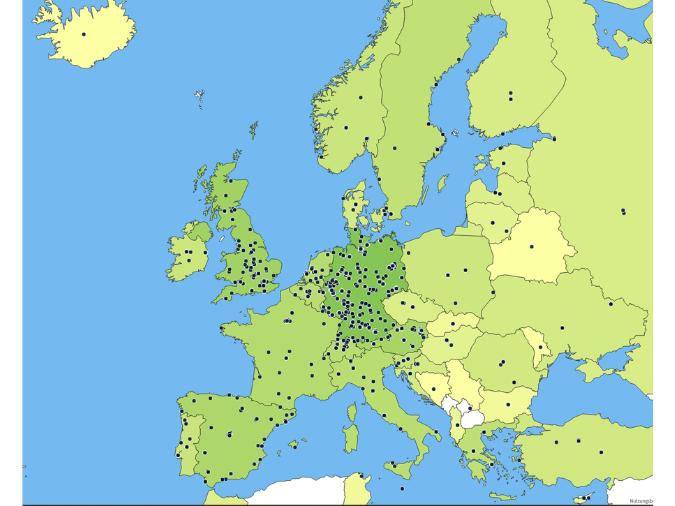 Karte mit Ländergrenzen Europas, Schwarze Punkte die für Eintragungen in der OER World Map stehen