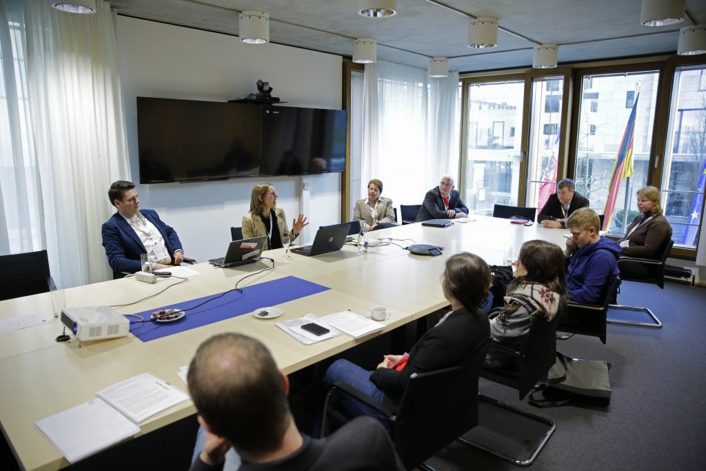 Panel PaE16 „Fernstudium mit OER neu denken – Beispiele aus Studienvorbereitung, non-formaler und akademischer Weiterbildung“