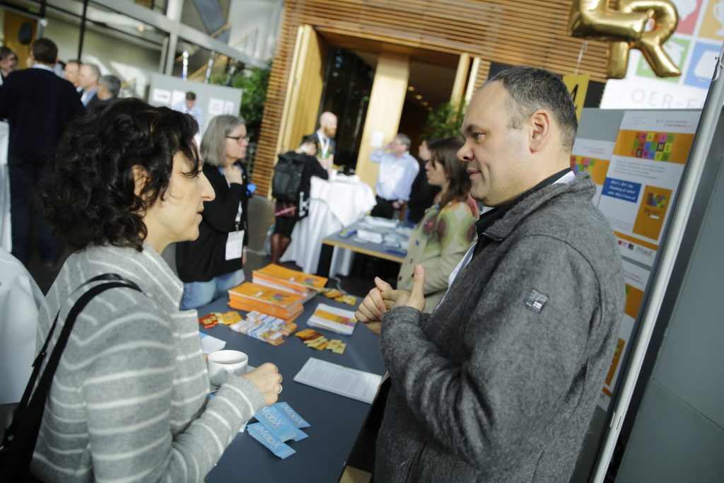 auf dem Marktplatz: Martin Ebner am Stand von iMooX