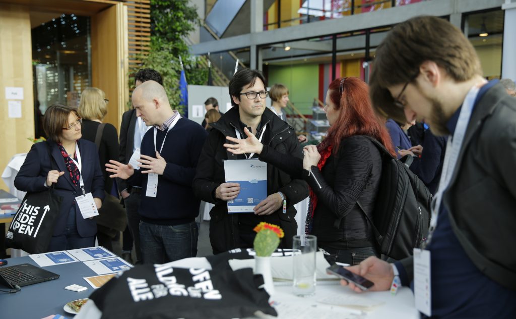 Diskussionen auf dem Marktplatz