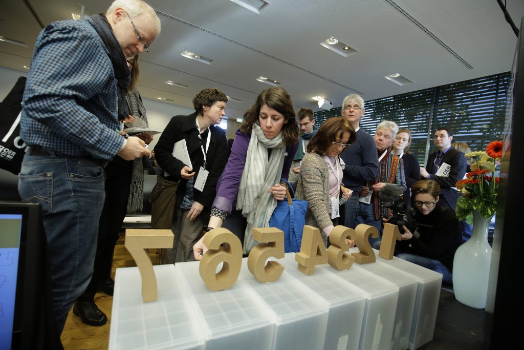 Finale beim fOERder-Award: Abstimmung des Publikums mit OERe.